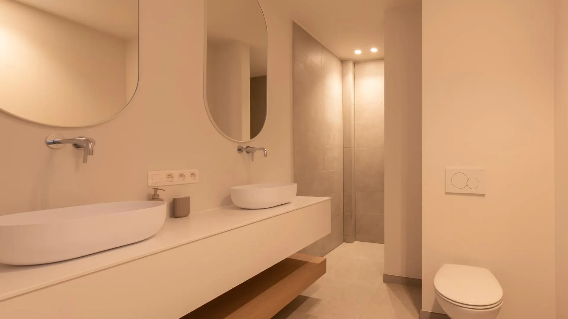 Deluxe 4 Rooms Apartment With Casino View At The Beach And Free Parking Ostend